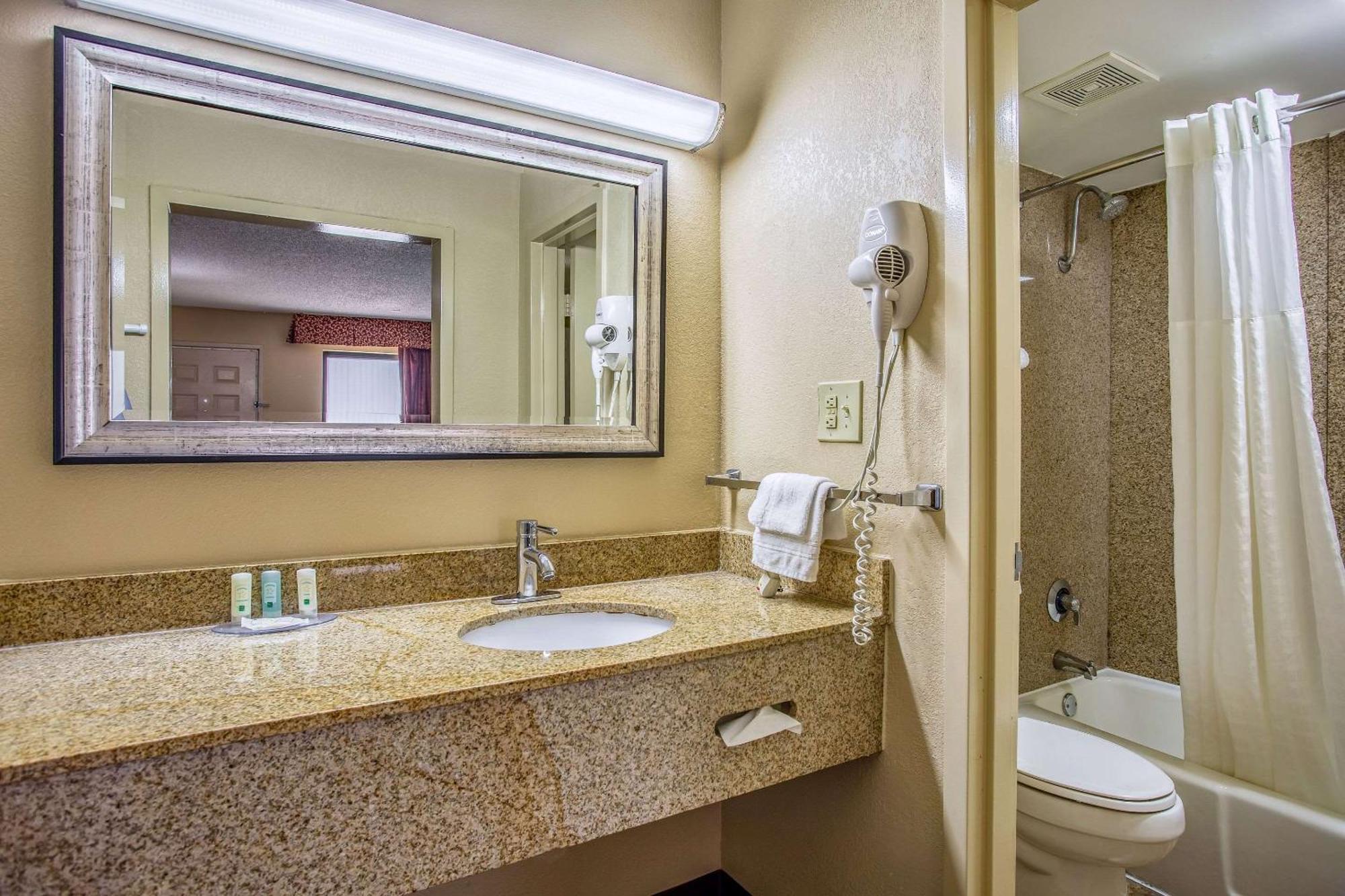 Quality Inn Μπόουλινγκ Γκριν Εξωτερικό φωτογραφία